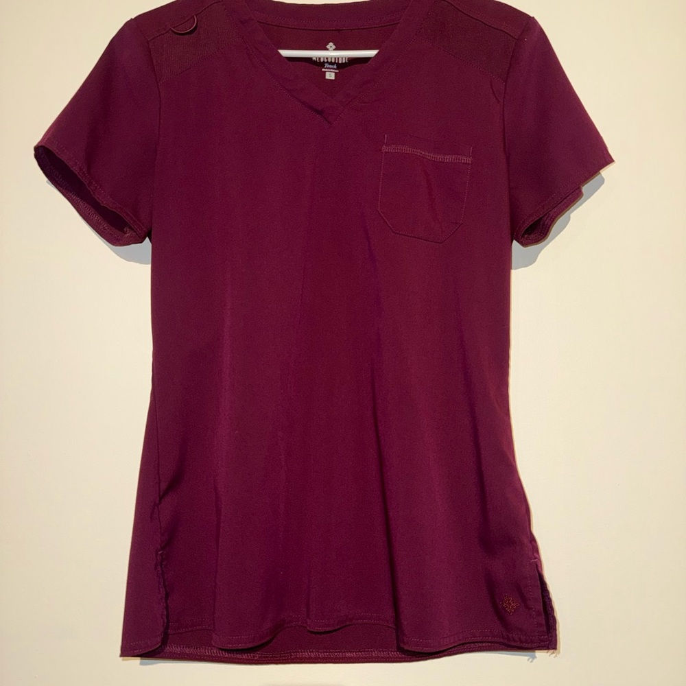 Med Couture Women's Short Sleeve V-Neck Top/ Jogger scrub pant set